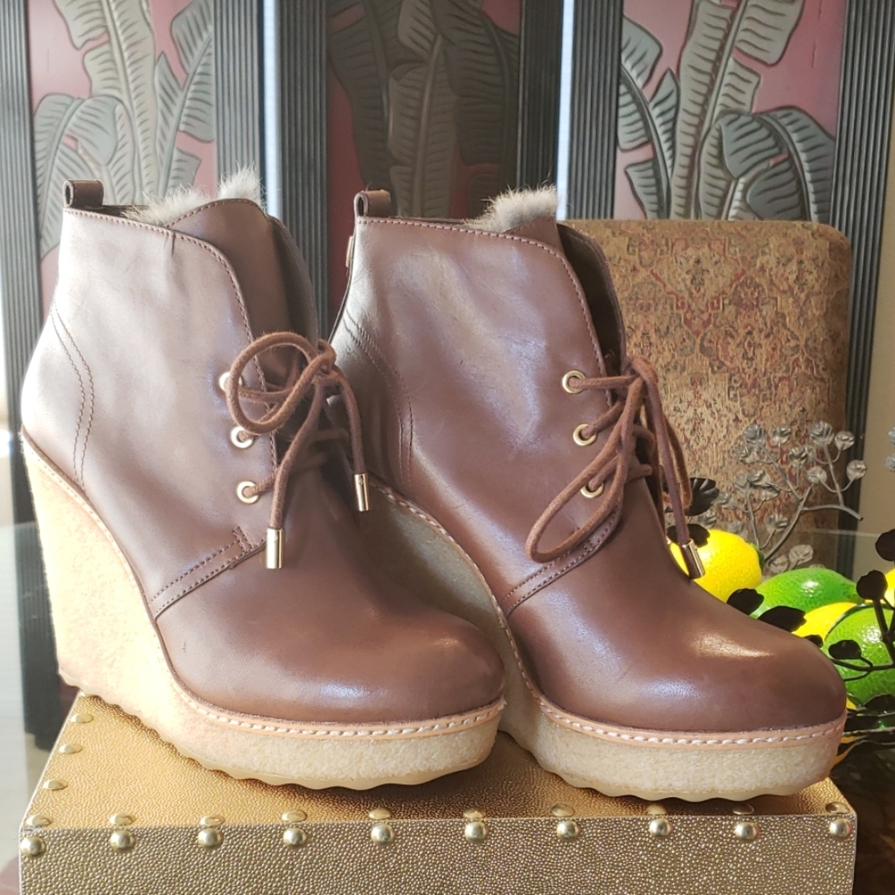 Tory Burch Shoe